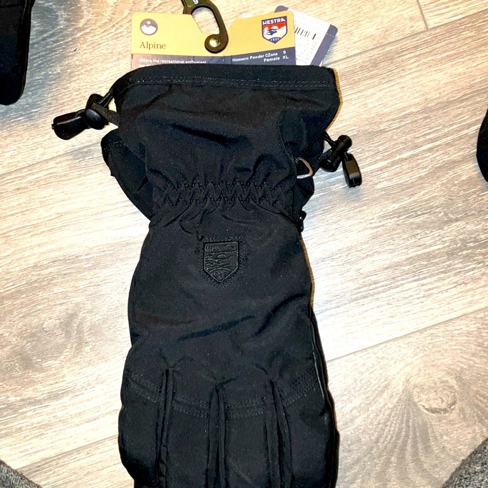 Women’s Hestra powder c zone black gloves